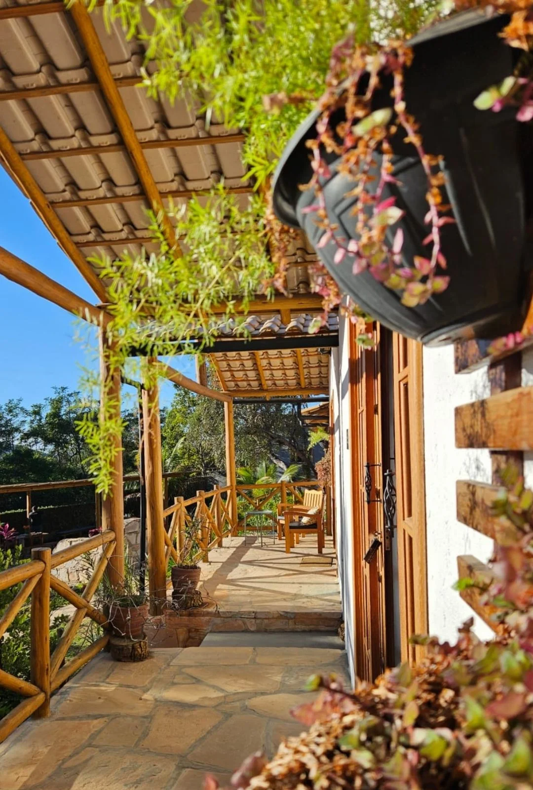 Fachada dos Chalés & Suítes em Campos de São João